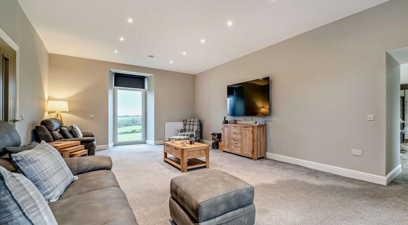 Photo of 3 Bed in Girvan