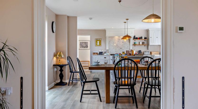 Photo of 5 Bed in Langham