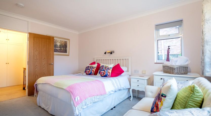 Photo of 3 Bed in Holt