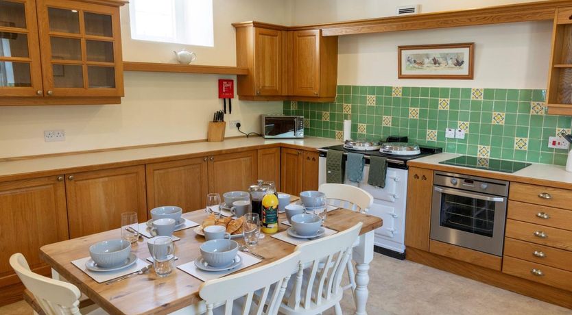 Photo of 5 Bed in Perth