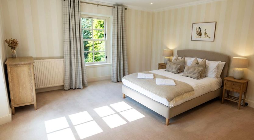Photo of 5 Bed in Perth