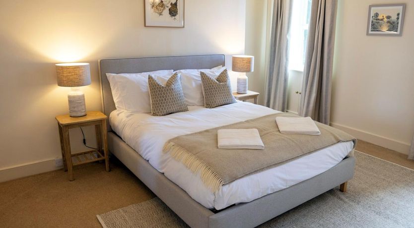 Photo of 5 Bed in Perth