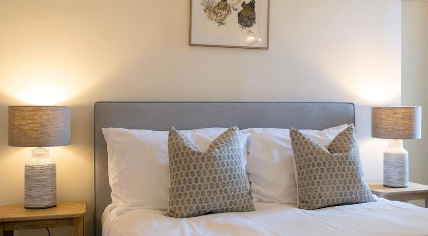 Photo of 5 Bed in Perth