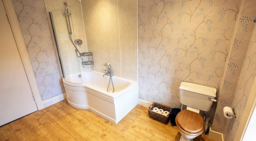 Photo of 5 Bed in Perth