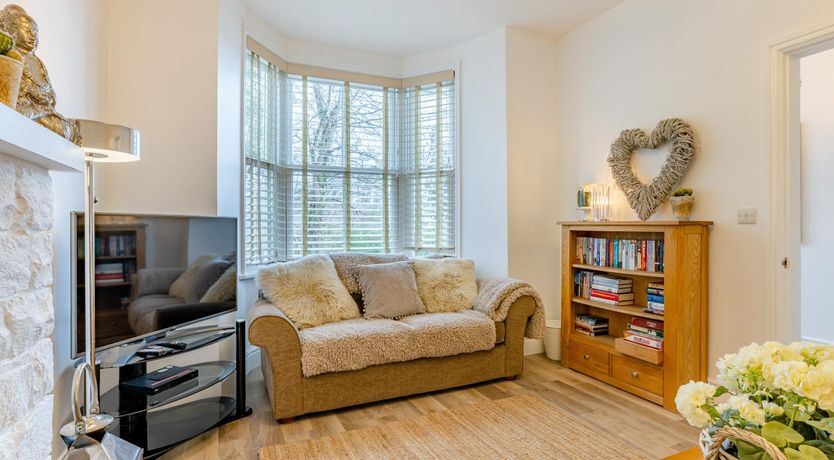 Photo of 6 Bed in Pwllheli