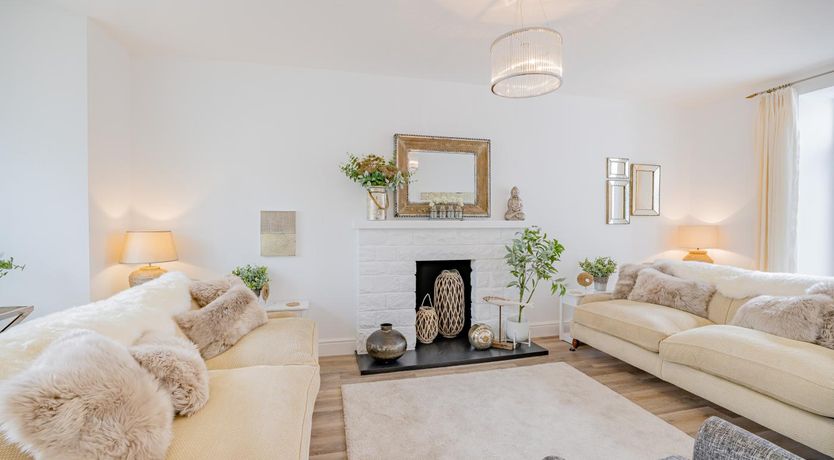 Photo of 6 Bed in Pwllheli