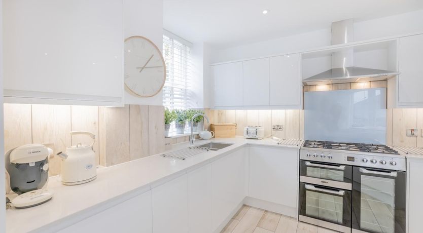 Photo of 6 Bed in Pwllheli