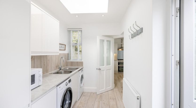 Photo of 6 Bed in Pwllheli