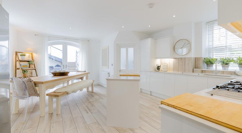 Photo of 6 Bed in Pwllheli