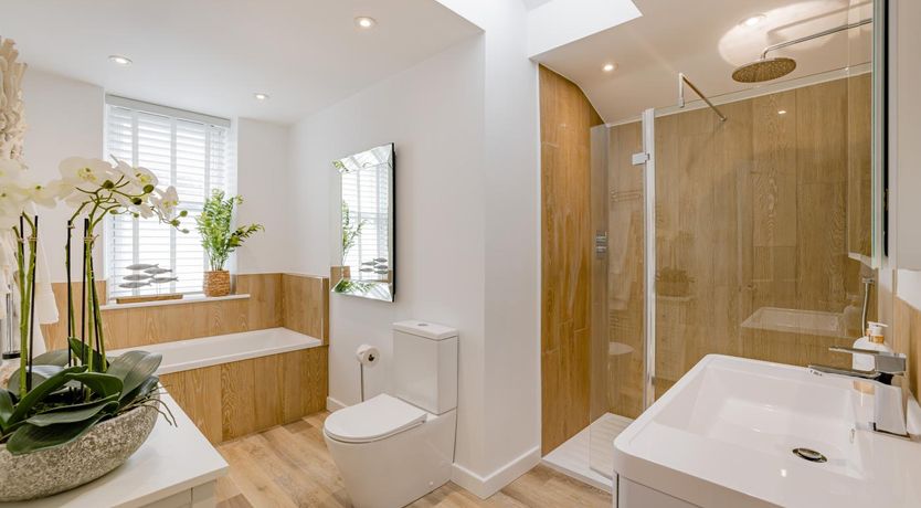 Photo of 6 Bed in Pwllheli