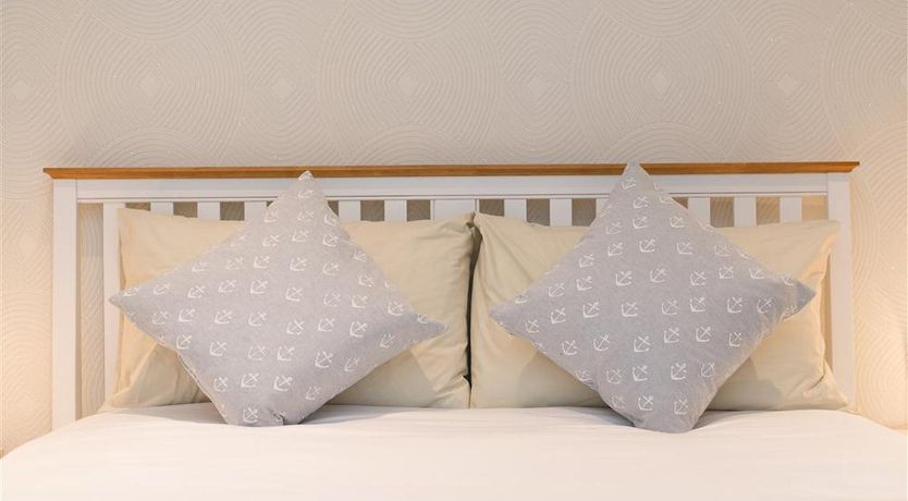 Photo of 2 Bed in Dartmouth