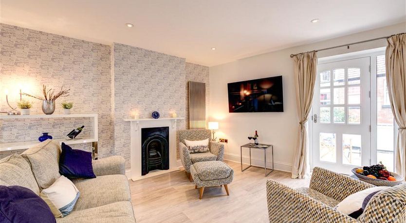 Photo of 2 Bed in Dartmouth