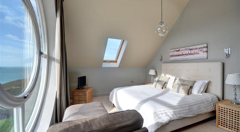 Photo of 4 Bed in Porthtowan