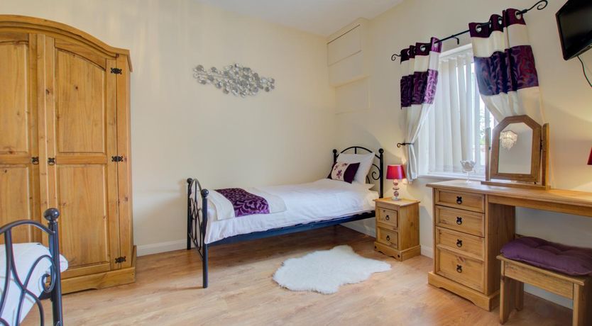 Photo of 2 Bed in Blofield Heath