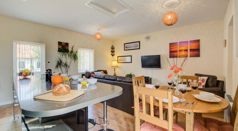 Photo of 2 Bed in Blofield Heath