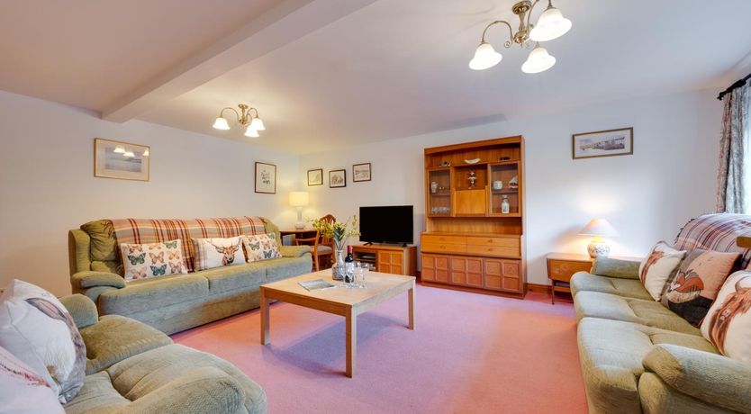 Photo of 4 Bed in Slapton,