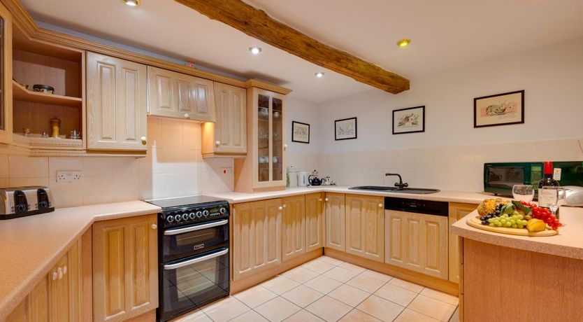 Photo of 4 Bed in Slapton,
