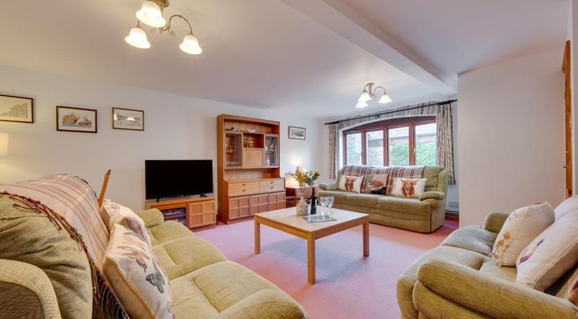 Photo of 4 Bed in Slapton,