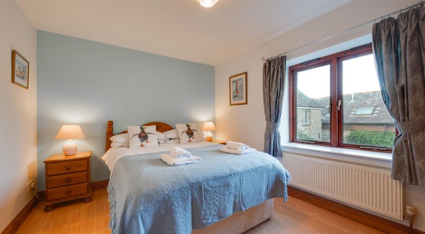 Photo of 4 Bed in Slapton,
