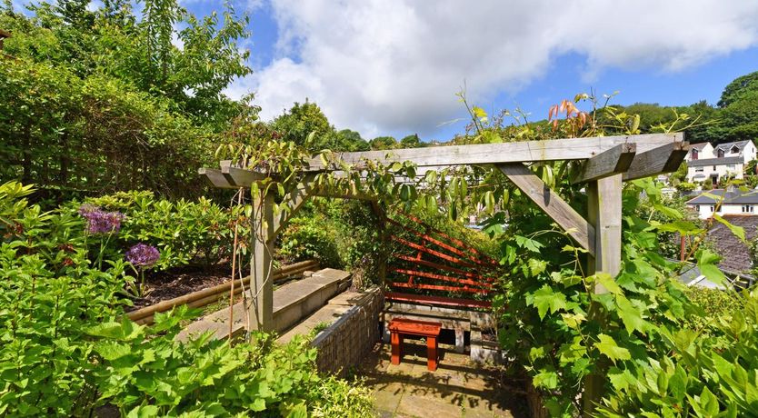 Photo of 4 Bed in Dartmouth