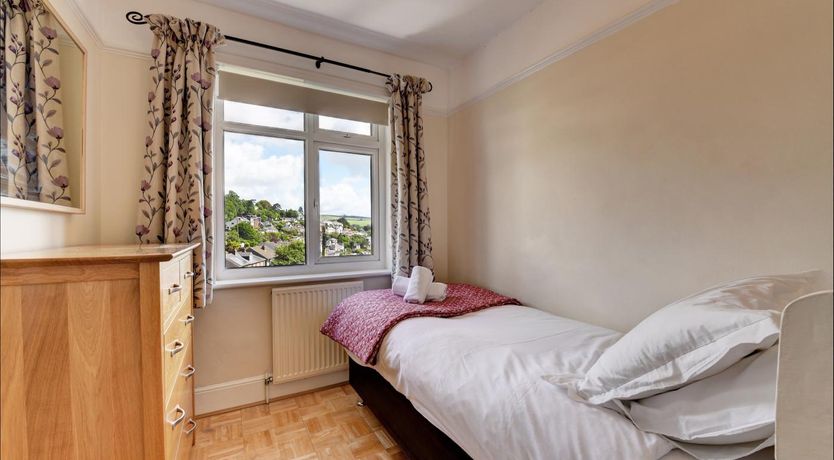 Photo of 4 Bed in Dartmouth