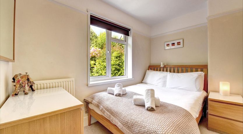 Photo of 4 Bed in Dartmouth