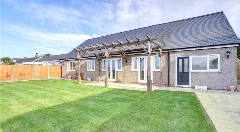 Photo of 3 Bed in Dyffryn Ardudwy