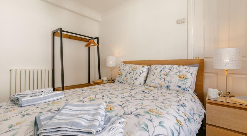 Photo of 1 Bed in Looe