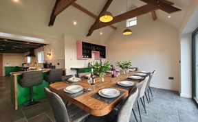 Photo of 7 Bed in Welshpool