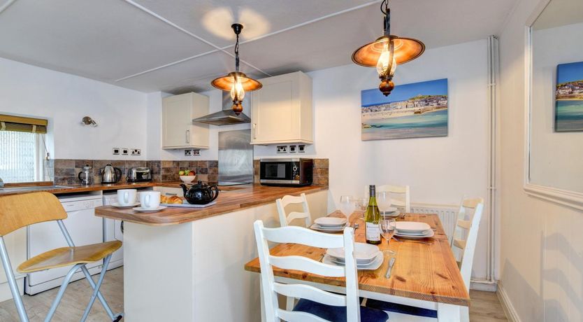 Photo of 3 Bed in St. Ives
