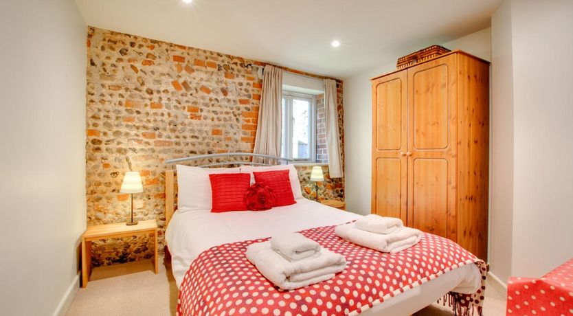 Photo of 2 Bed in Briston