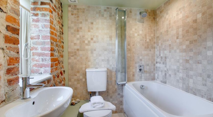 Photo of 2 Bed in Briston