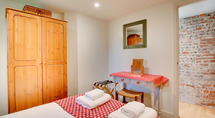 Photo of 2 Bed in Briston