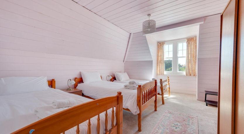 Photo of 6 Bed in Southwold