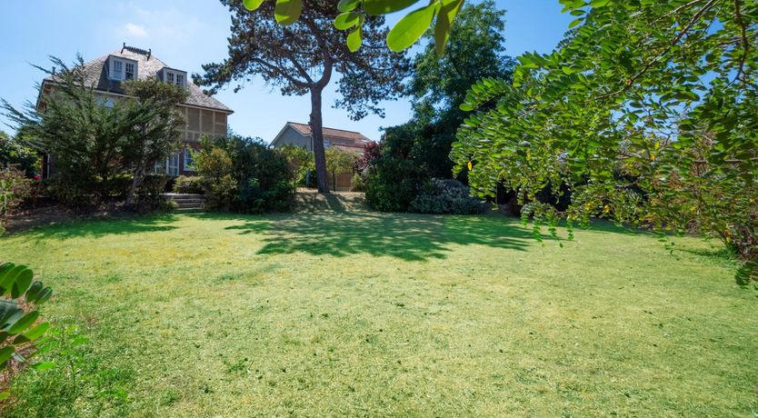 Photo of 6 Bed in Southwold