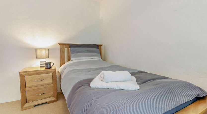 Photo of 2 Bed in Advent