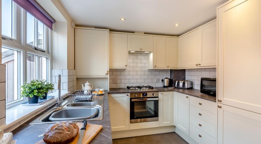 Photo of 4 Bed in Whitby