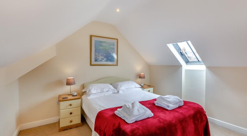 Photo of 4 Bed in Whitby