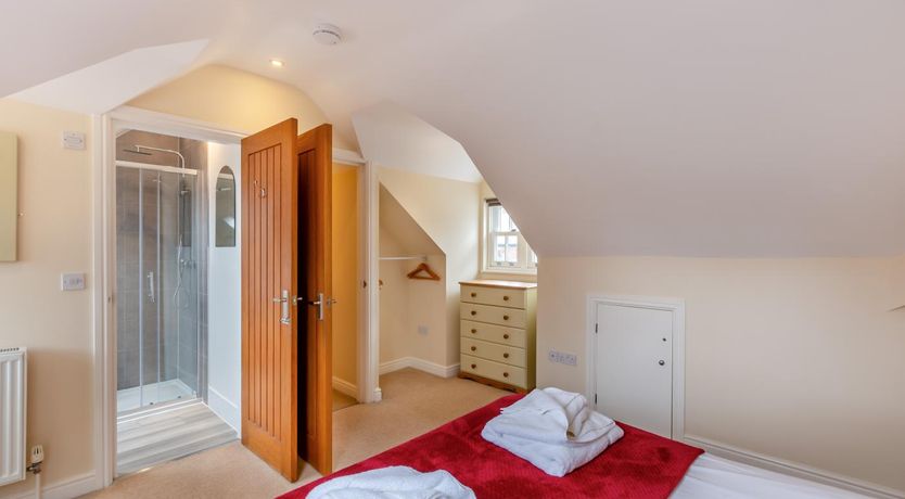 Photo of 4 Bed in Whitby