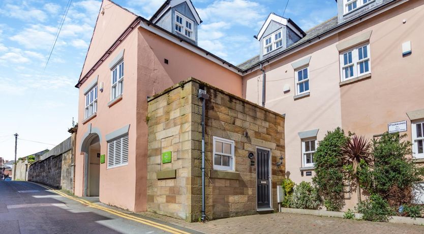 Photo of 4 Bed in Whitby