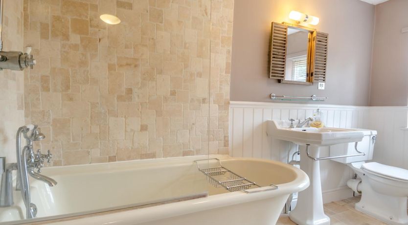 Photo of 5 Bed in Bramfield