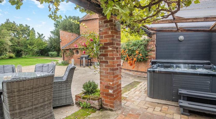 Photo of 5 Bed in Bramfield