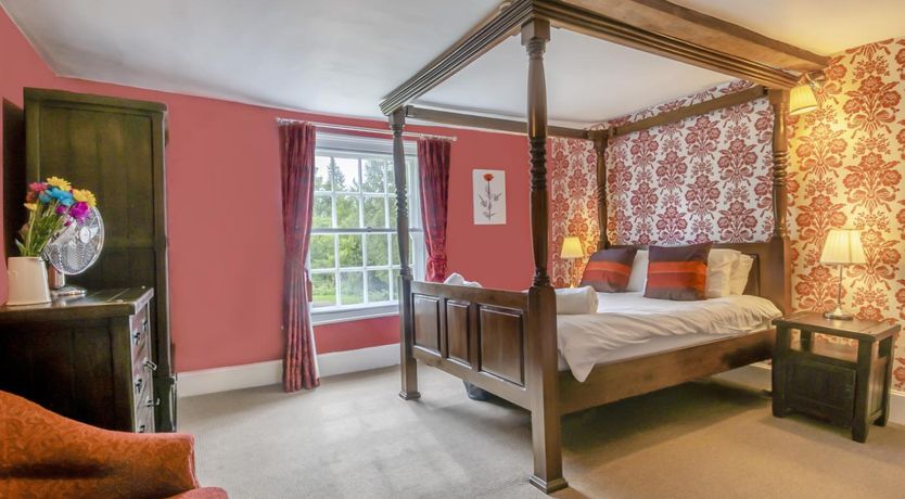 Photo of 5 Bed in Bramfield