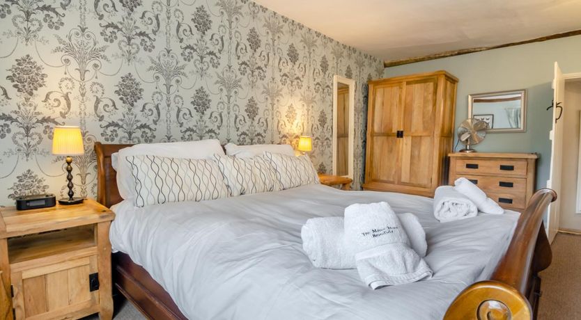 Photo of 5 Bed in Bramfield