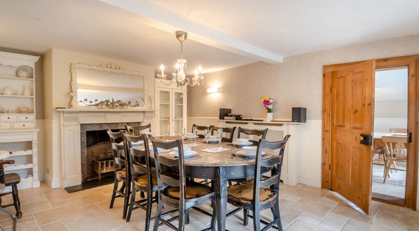 Photo of 5 Bed in Bramfield