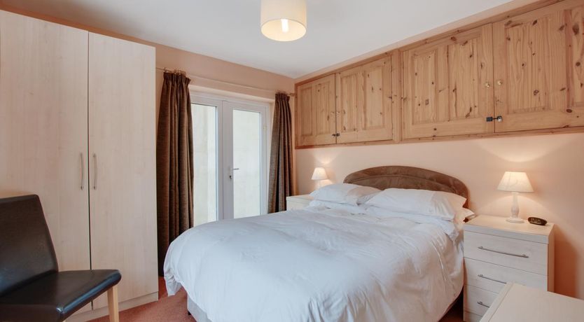 Photo of 4 Bed in Appledore