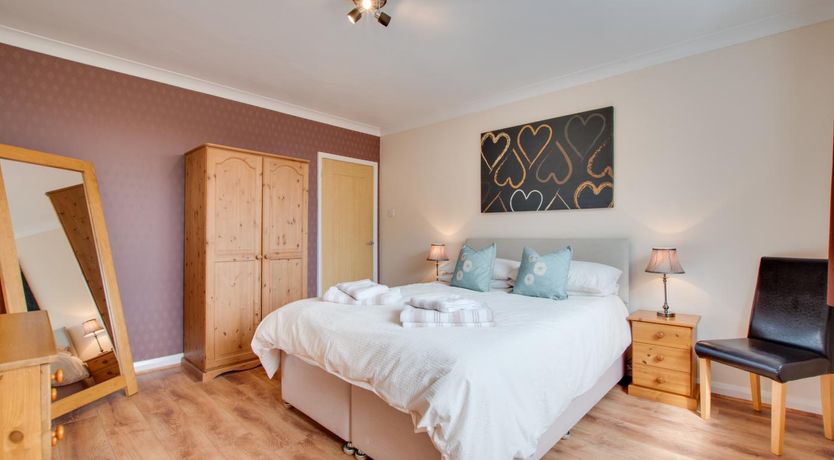 Photo of 4 Bed in Appledore