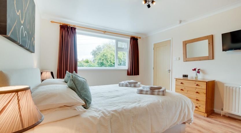 Photo of 4 Bed in Appledore
