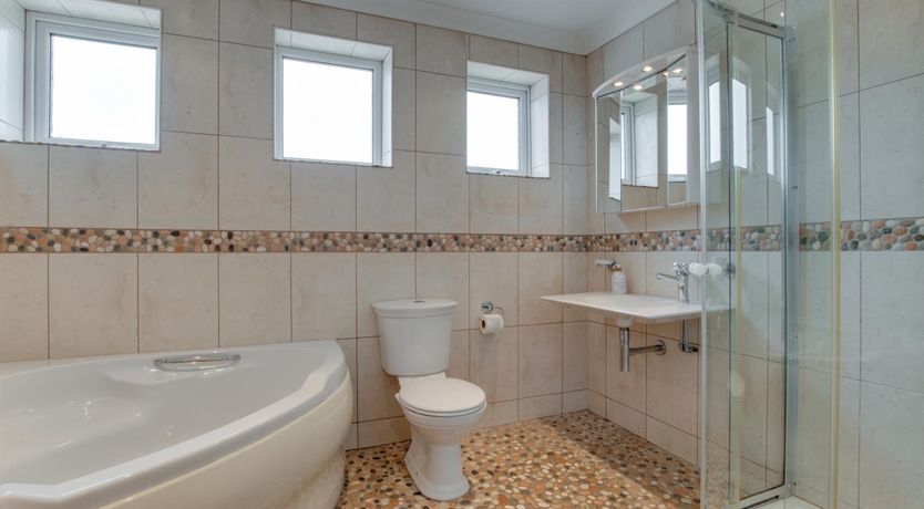 Photo of 4 Bed in Appledore