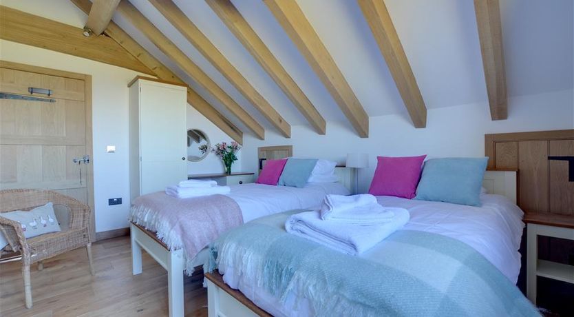 Photo of 8 Bed in Tenterden
